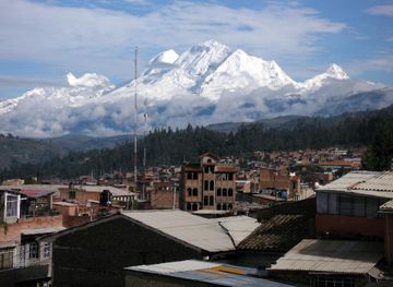 File:Huascaran Huandoy Chopicalqui seen from Huaraz.JPG - Wikimedia Commons