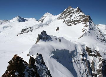 File:Sphinx et Jungfrau - img 06980.jpg - Wikimedia Commons
