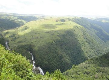 File:Pungwefalls.JPG - Wikimedia Commons