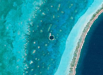 File:Great Blue Hole Belize.jpg - Wikimedia Commons