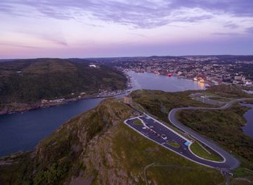 File:Signal Hill and Cabot Tower, St. John's, Newfoundland, Canada.jpg -  Wikimedia Commons