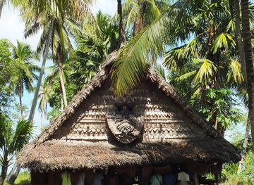 File:Men's house in Tambunum village, Sepik River, Papua New Guinea (rear  view).jpg - Wikimedia Commons