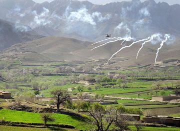 File:AH-64 Apache in Daykundi-2012.jpg - Wikipedia