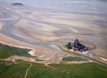 File:Mont st michel aerial.jpg - Wikipedia