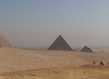 File:All pyramids of Giza panorama 2.jpg - Wikimedia Commons