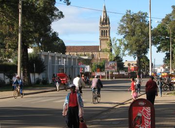 File:Antsirabe - rue principale01.JPG - Wikimedia Commons