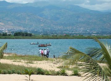 File:Bujumbura & Lake Tanganyika.JPG - Wikimedia Commons