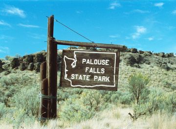 File:PalouseFallsEntrance.jpg - Wikimedia Commons