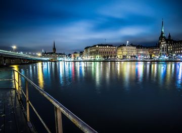 Immaggine:Stockholm Skyline At Night (91983391).jpeg - Wikipedia