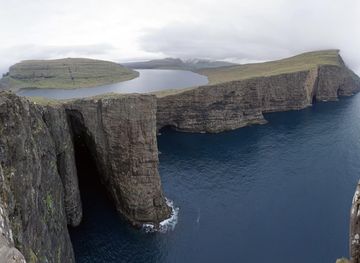 File:Sørvágsvatn 4.jpg - Wikipedia