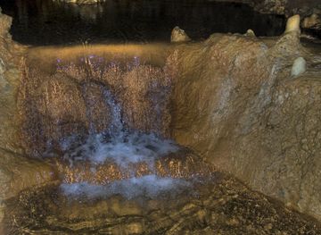 File:Golden water, Harrisons Cave (6832478562).jpg - Wikimedia Commons