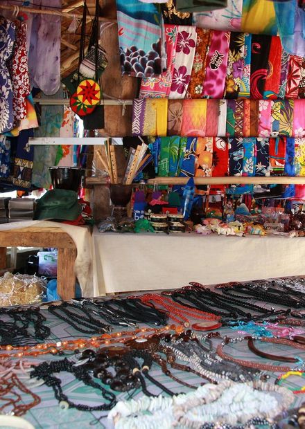 File:Handicraft market, Port Vila ...