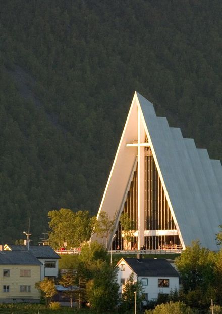 File:Arctic Cathedral in Tromsoe.jpg ...