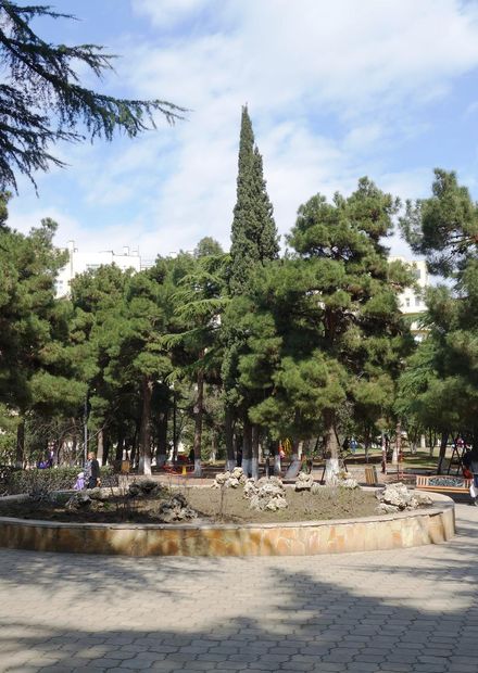 File:Vera Park, Tbilisi.JPG - Wikimedia ...