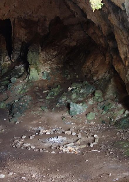 Archivo:Corykian Cave, interior aspect ...