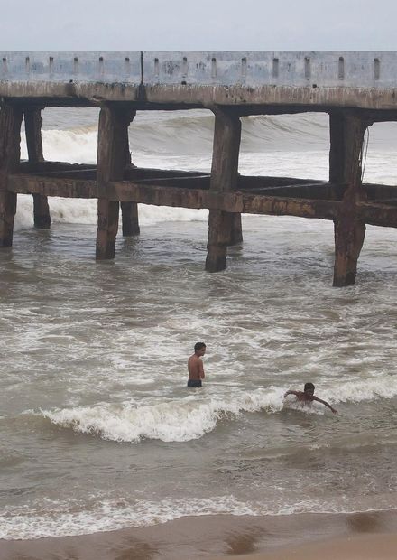 File:Pondicherry, Promenade Beach, Bay ...