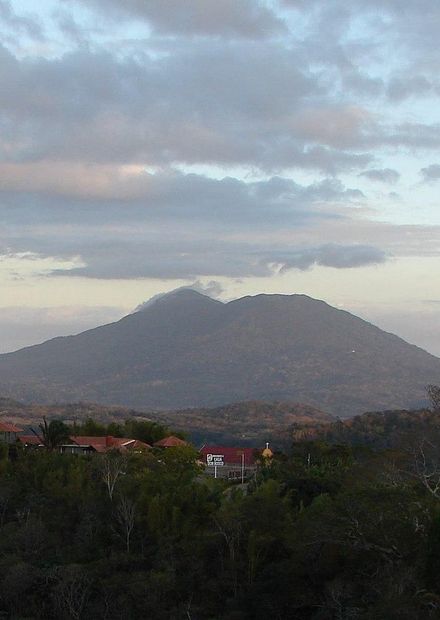 File:Mombacho from Laguna Apoyo.jpg ...