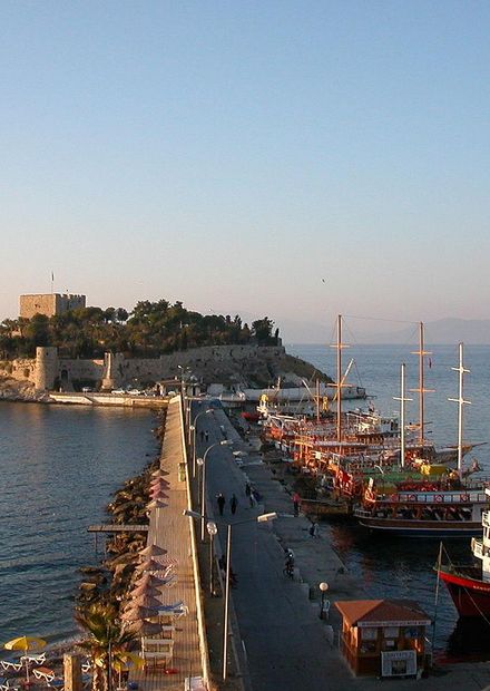 File:Kusadasi Burg.JPG - Wikimedia Commons