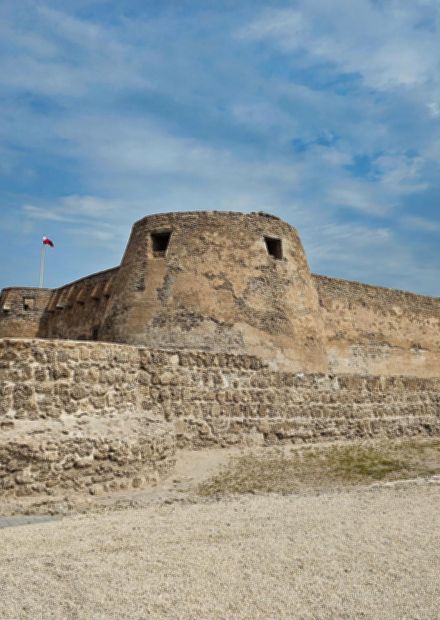 File:Arad Fort, Bahrain, 15th century ...
