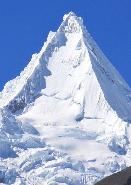 File:Alpamayo 12.jpg - Wikimedia Commons