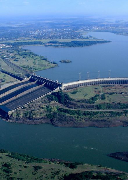File:Itaipu Aerea.jpg - Wikimedia Commons