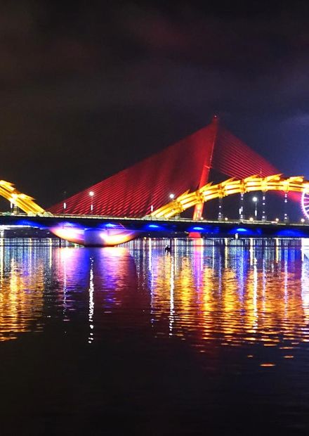 File:Dragon Bridge at night (Danang ...