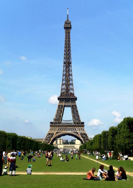 File:Eiffel Tower Paris 01.JPG ...