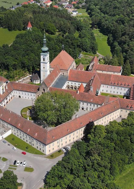 Stift, Luftaufnahme.JPG ...