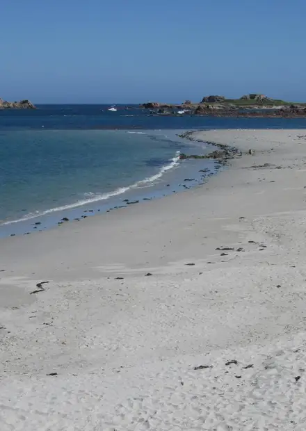 File:Guernsey July 2010 58, Vazon Bay ...