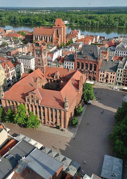 File:Torun rynek staromiejski (2).jpg ...