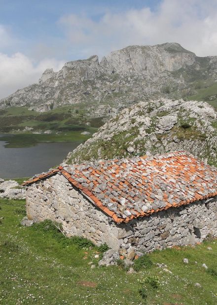 File:Lago Ercina (Lagos de Covadonga ...