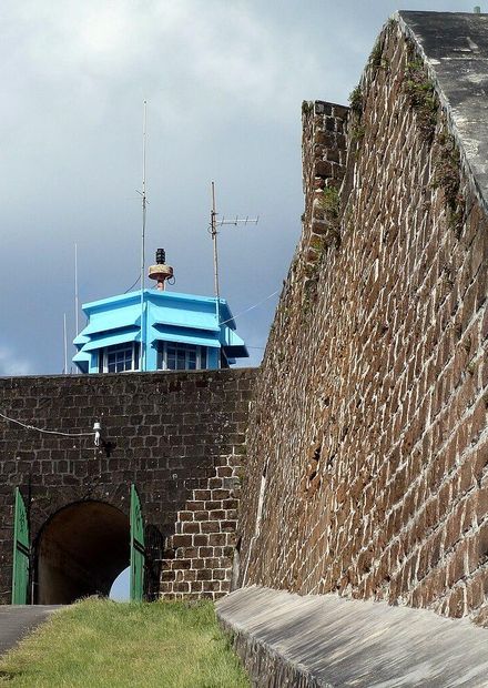 File:Entrance to Fort Charlotte ...