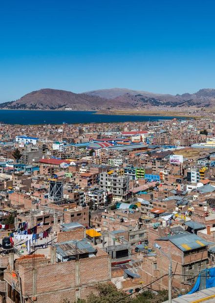 File:Vista de Puno y el Titicaca, Perú ...