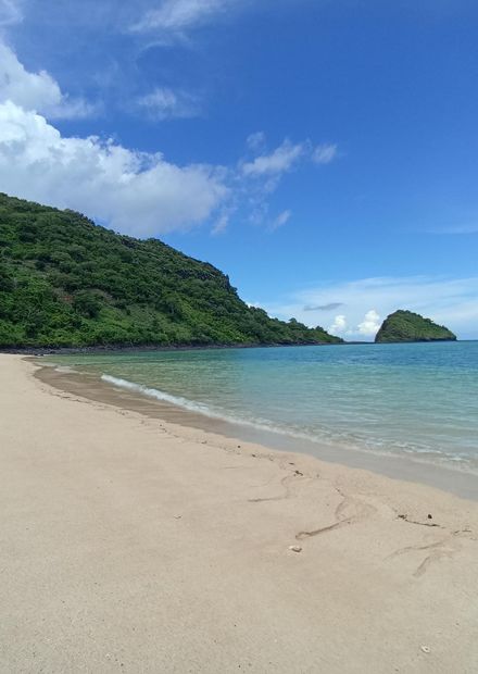 Fichier:Plage de Mtsanga Antakoudja ...
