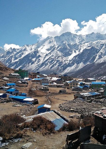 File:Kyanjin Gompa, Langtang.jpg ...