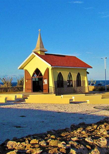 File:Alto Vista Chapel Front View 2.jpg ...