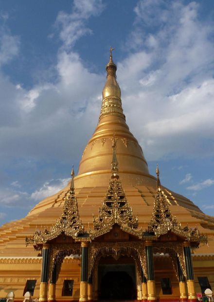 File:Naypyidaw -- Uppatasanti Pagoda ...