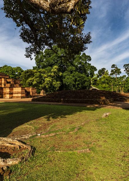 File:Candi Muaro Jambi di siang hari ...