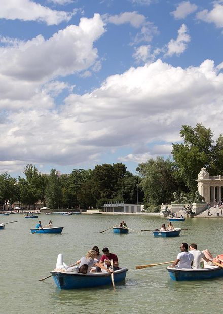 File:Estanque del Parque del Retiro ...