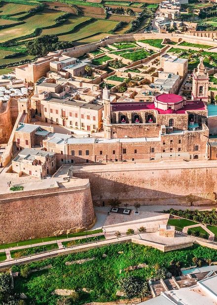 Citadella sitiuated in Gozo.jpg ...