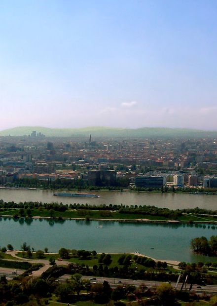 File:DonauInsel.JPG - Wikimedia Commons