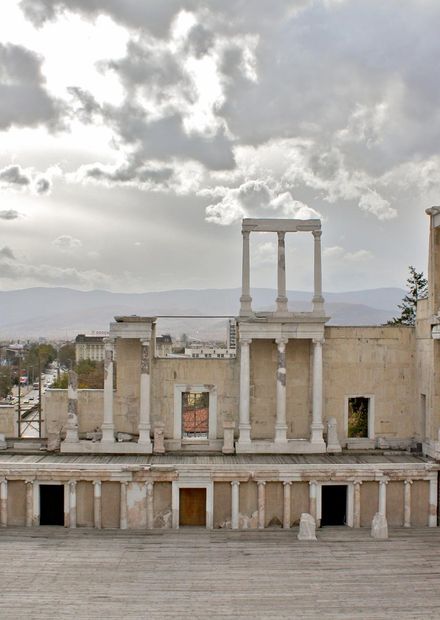 File:Ancient theatre plovdiv-3.jpg ...