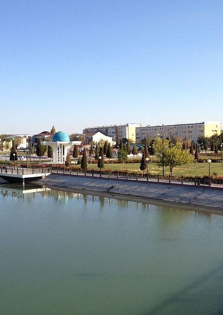 Shavat canal in Urganch.jpg ...