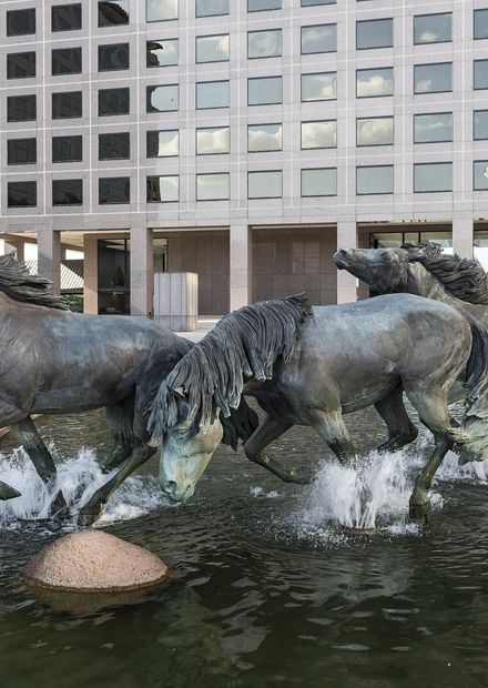 Mustangs of Las Colinas sculpture ...