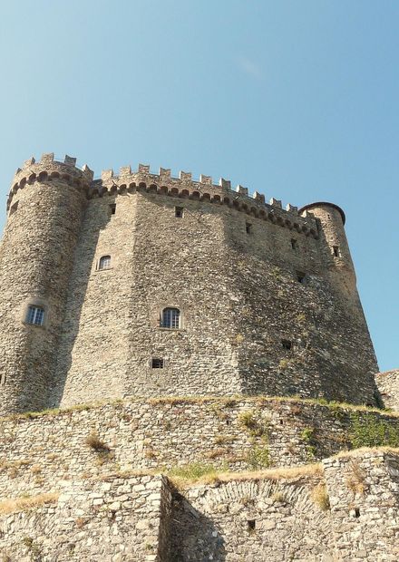 File:Fosdinovo-castello Malaspina1.JPG ...