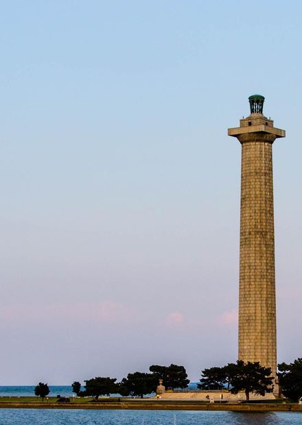 File:Perrys Monument 2012.jpg - Wikipedia