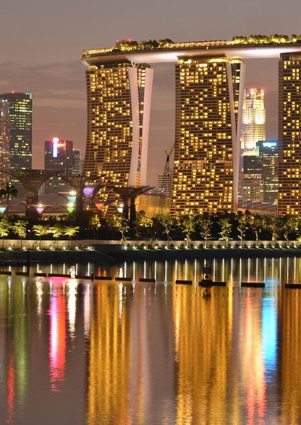 File:Marina Bay Sands and the skyline ...
