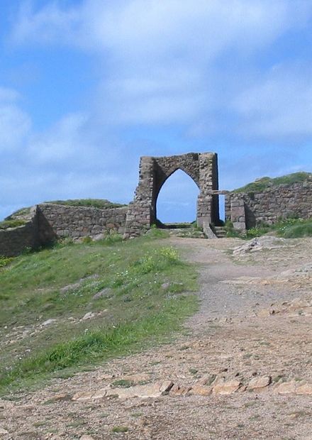 File:Grosnez castle Jersey ruins.jpg ...