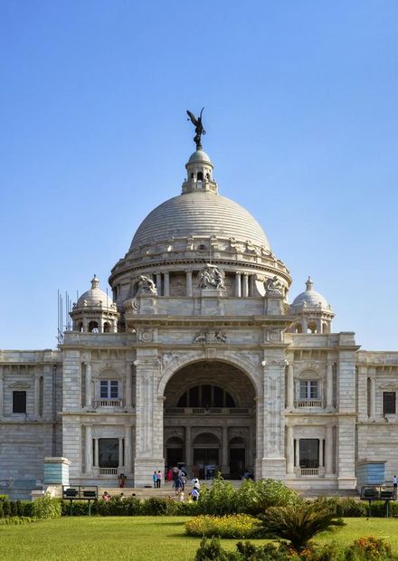 File:Victoria Memorial situated in ...