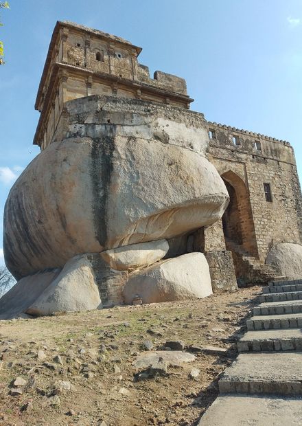 File:Madan Mahal fort.jpg - Wikimedia ...